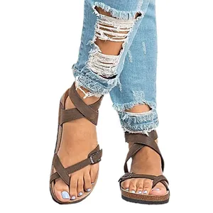 Sandalias romanas marrones para mujer con tiras cruzadas y hebillas ajustables