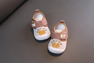 Breathable baby squeaky walking shoes featuring a cute embroidered cartoon cat design