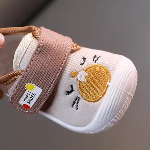 Breathable baby squeaky shoes with cute cartoon cat embroidery for infants and toddlers