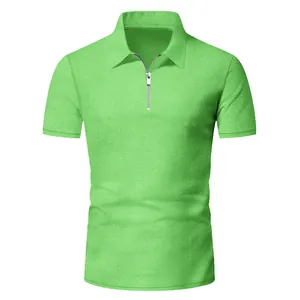 Vista dettagliata della polo da uomo in maglia a nido d'ape verde lime con cerniera