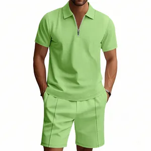 Completo estivo da uomo casual con polo con zip in maglia a nido d'ape verde chiaro