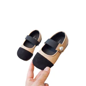 Elegantes zapatos de princesa para niñas bicolor con perla y suela antideslizante