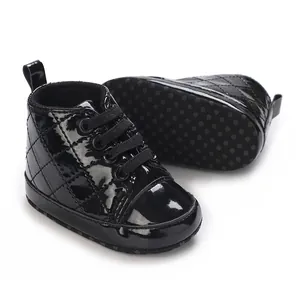 Schwarze gesteppte Lackleder Baby High-Top Lauflernschuhe mit rutschfester Softsohle