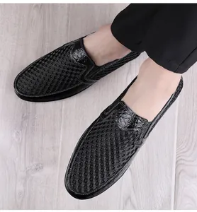 Mocasines para hombre en malla transpirable negra con elegante ribete de coco