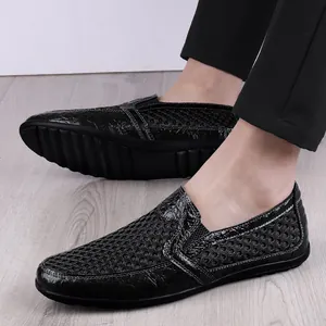 Mocasines informales de malla negra para hombre con patrón de cocodrilo, zapatos de conducir