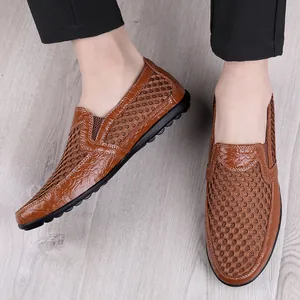 Mocasines casuales de malla marrón para hombre, zapatos de conducción transpirables de verano