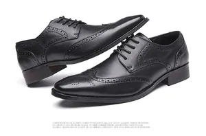 Detailansicht schwarzer Leder-Brogues für Herren mit dekorativer Budapester-Lochung