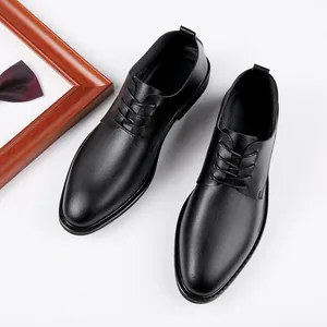 Zapatos de vestir clásicos de cuero negro para hombre con cómoda suela de altura elevada
