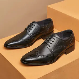 Schwarze Brogue Derby-Schuhe aus Leder für Herren mit spitzer Zehenpartie für Business