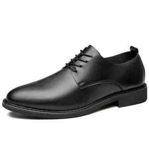 Elegantes zapatos de vestir de cuero negro para hombre para su oficina y eventos