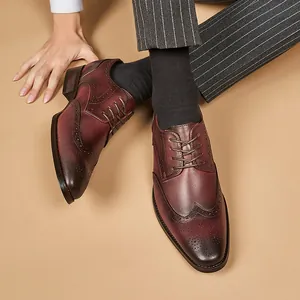 Elegante Derby-Schuhe mit Flügelkappe in Burgunderrot für Herren-Geschäftskleidung