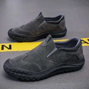 Strapazierfähige dunkelgraue Wildleder-Slipper für Herren mit rutschfester Gummisohle