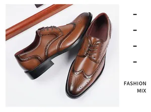 Gedetailleerd bovenaanzicht van bruine leren Brogue Derby schoenen met vleugeltip.