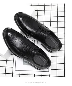 Klassische schwarze Leder-Derby-Schuhe für Herren mit eleganter Spitze für Business-Anzüge.