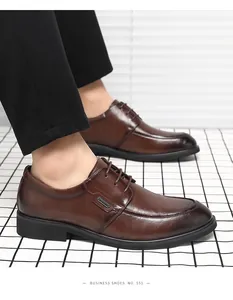 Detailansicht eleganter brauner Leder-Derbyschuhe für Herren-Business