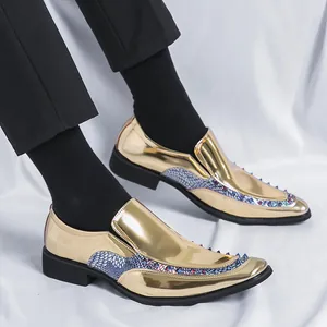 Heren Luxe Puntige Loafers Glanzend Lakleer Kleurrijke Klinknagels Slip-on Nette Schoenen Goud Zwart Mode Feest Schoenen