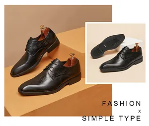 Detail von schwarzen Derby-Schuhen aus Leder mit Brogue-Schnitzerei und Prägung.