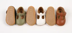 Selezione di scarpe primi passi bebè Mary Jane colorate con suola in gomma morbida
