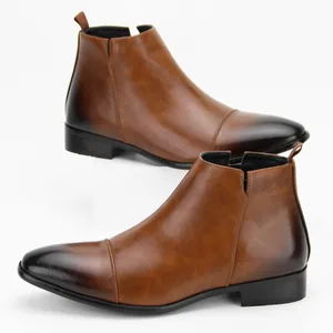 Klassische braune Herren Chelsea Boots mit polierter Spitze und seitlichem Schlitz