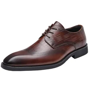 Elegante dunkelbraune Herren-Derbyschuhe aus echtem Leder mit Brogue-Schnitzerei und Muster