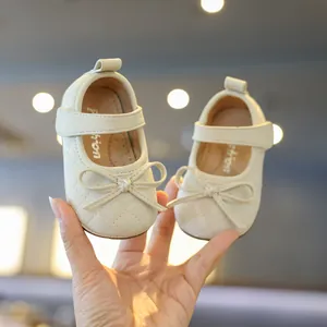 Cremefarbene Baby-Prinzessin-Schuhe mit Schleife und gestepptem Muster, weiche Sohle