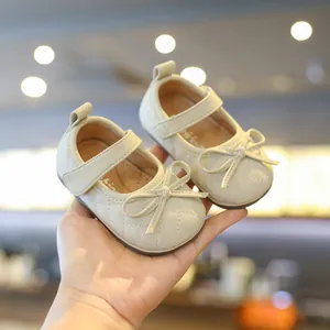 Elegante beige Baby-Prinzessinenschuhe mit Schleife und weicher Sohle für Kleinkinder
