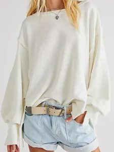 Oversized damessweatshirt met verlaagde schouders, crème gebreide top voor casual herfst.