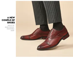Détail des chaussures Oxford en cuir marron pour hommes avec bout rapporté et style formel.