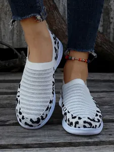 Bequeme atmungsaktive Flyknit-Slipper für Herren mit trendigem schwarzem Leopardenmuster