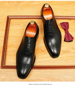 Chaussures richelieu élégantes en cuir noir pour hommes avec un design à bout pointu