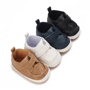 Set di scarpe classiche testurizzate per primi passi neonato con suola morbida
