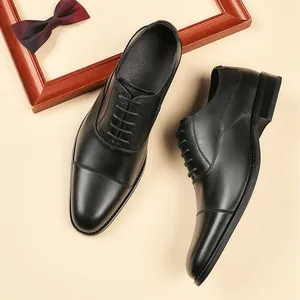 Chaussures richelieu classiques en cuir noir pour hommes, style formel et élégant