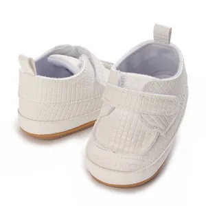 Scarpine primi passi bianche per neonati con trama intrecciata e velcro