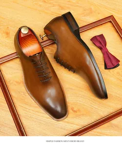 Chaussures Oxford homme en cuir marron coupe entière, style business classique chic