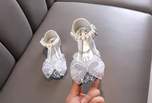 Glitzernde silberne Prinzessinnenschuhe für Mädchen mit Strass-Schmetterlingsschleife
