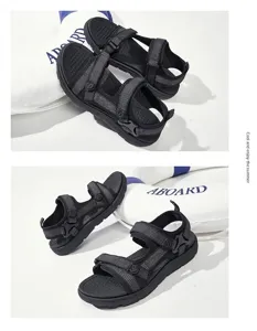 Détail des sandales de sport noires pour hommes avec brides réglables