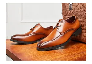 Elegante braune Leder-Derbyschuhe mit Schnürung für geschäftliche formelle Anlässe.