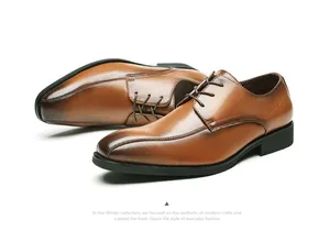 Elegante braune Derby-Schuhe aus Leder für Herren mit klassischer Schnürung im Business-Stil