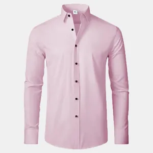 Vorderansicht eines rosa langärmeligen Herrenhemdes mit schwarzen Knöpfen und XL-Etikett
