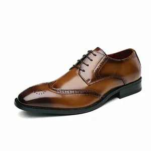 Chaussures richelieus classiques en cuir marron pour hommes avec bout fleuri élégant