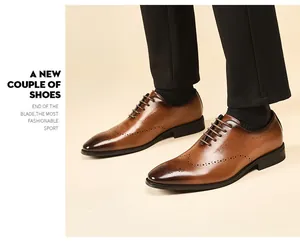 Primer plano de zapatos Brogue de cuero marrón para hombre con detalles tallados finos