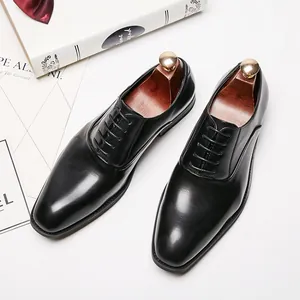 Chaussures Oxford élégantes en cuir noir pour hommes avec lacets pour affaires et mariages