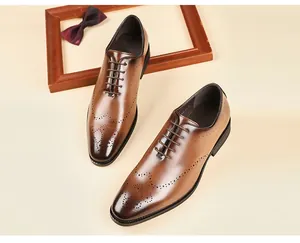 Primer plano elegante de zapatos Brogue de cuero marrón con detalles tallados finos