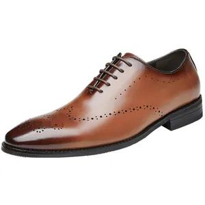 Elegantes zapatos oxford de cuero marrón con detalles brogue para hombres de etiqueta