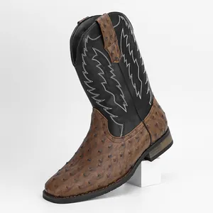 Vue détaillée des bottes de cowboy western noires et brunes avec broderie et bout carré
