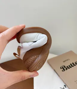 Zapatos de paseo flexibles para niños con suela blanda para durabilidad y mayor confort