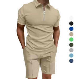 Vista dettagliata del set polo da uomo in maglia a nido d'ape kaki con consistenza