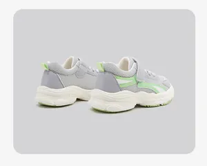Rückansicht grauer und limonengrüner Kleinkind-Sneaker mit atmungsaktivem Mesh
