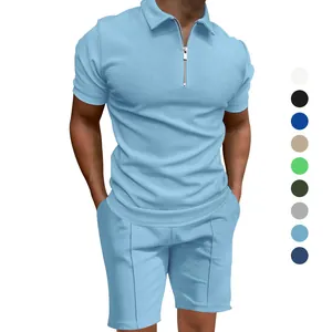 Conjunto de polo y pantalones cortos de punto gofrado para hombre en color azul claro