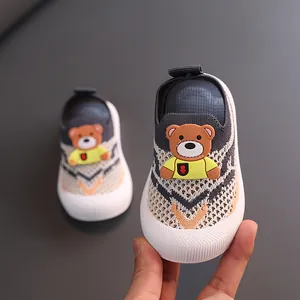 Ademende fly-knit kindersneakers met schattige beer en zachte zool